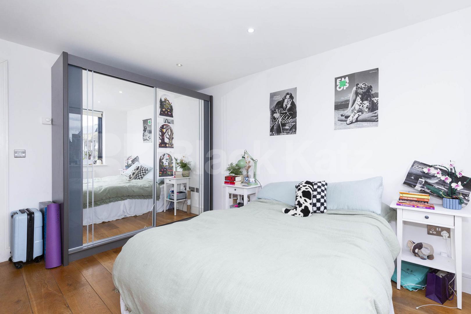 Modern & stylish 2 bedroom property located close to a Piccadilly Line Dunbar Road, Wood Green 
